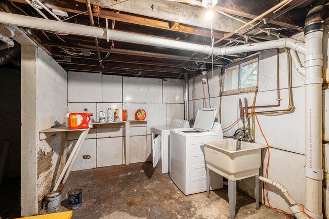 Building Photo - 1117 S Forest Ave