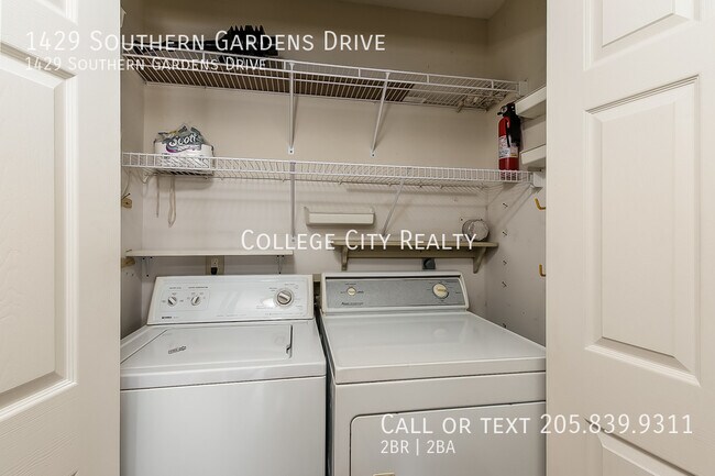 Building Photo - 1429 Southern Gardens Dr