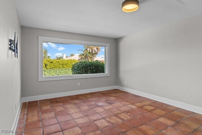 Building Photo - 1384 Burgundy Dr