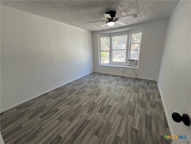 Building Photo - 5037 Chimney Rock