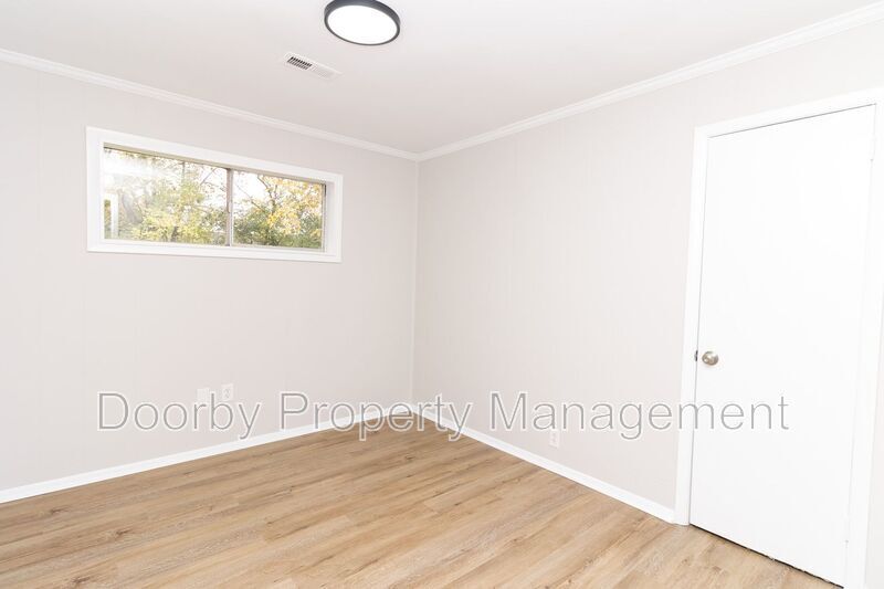 Building Photo - 1132 N Hickory St