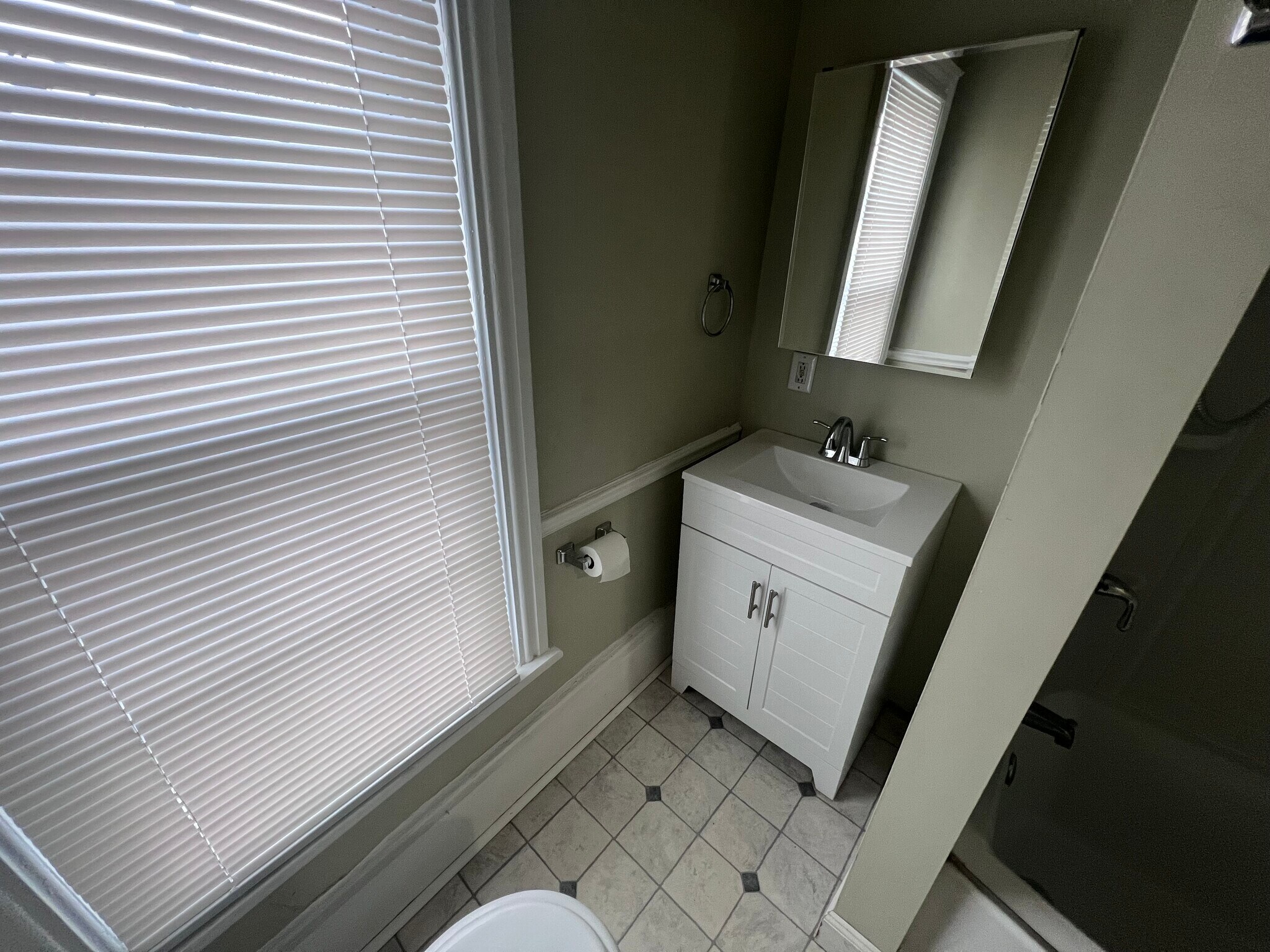 Building Photo - 2309 5th Ave