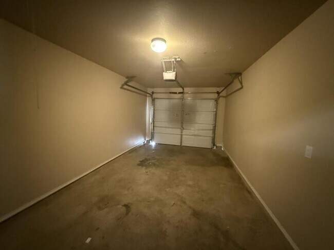 Building Photo - 4205 Cambridge Dr
