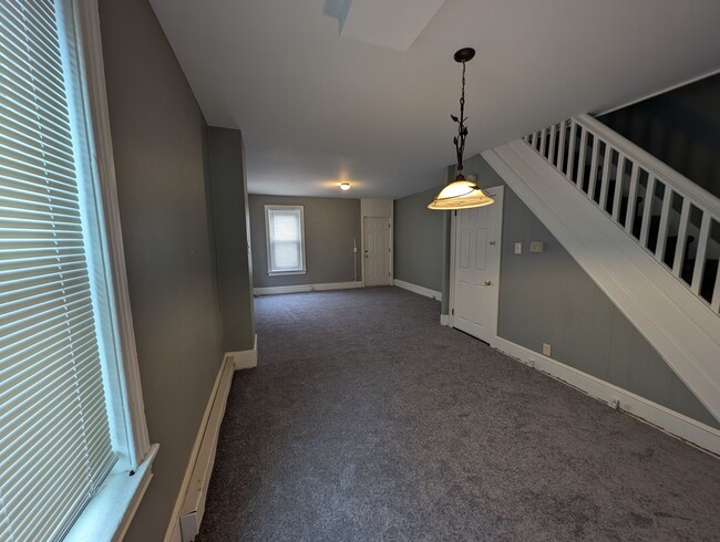 Building Photo - 2 Bed 1.5 Bath Townhome for Rent