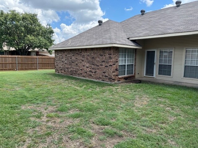 Building Photo - 7800 Kings Ridge Rd