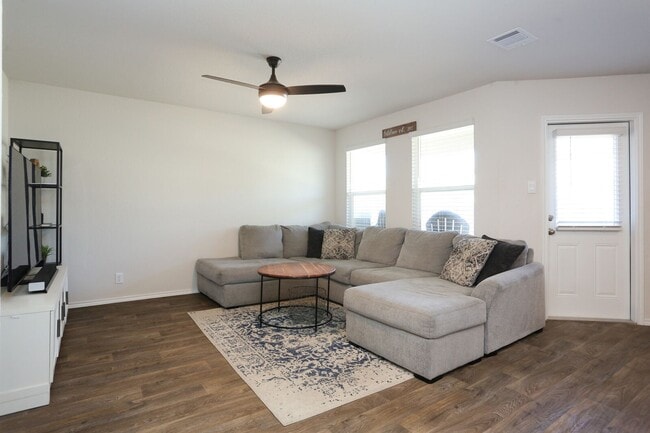 Building Photo - 1153 Barn Swallow Wy