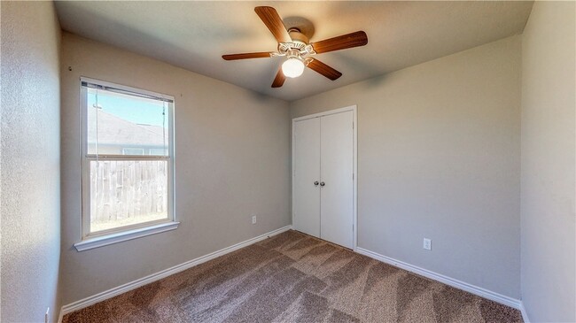 Building Photo - 1000 Windmeadows Dr