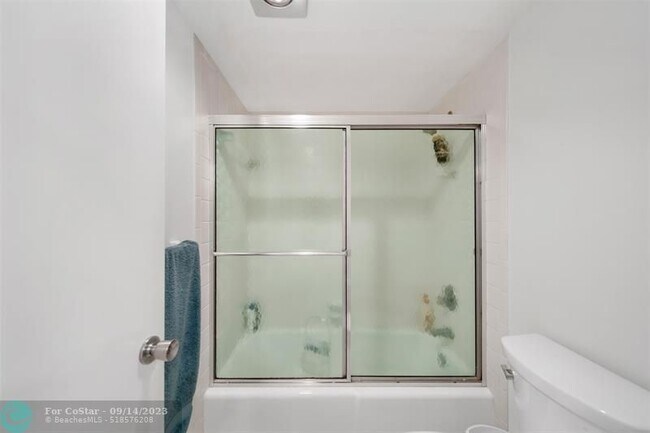 Building Photo - 3611 Oaks Clubhouse Dr