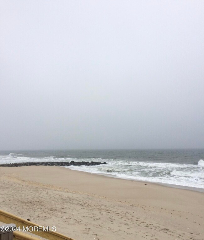 Building Photo - 605 Central Ave