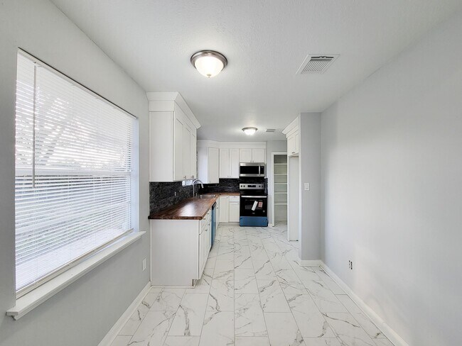 Building Photo - 2024 Stones throw Dr