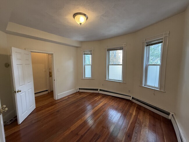 Building Photo - 12 Marcella St