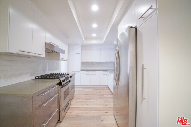 Building Photo - 1534 N Formosa Ave