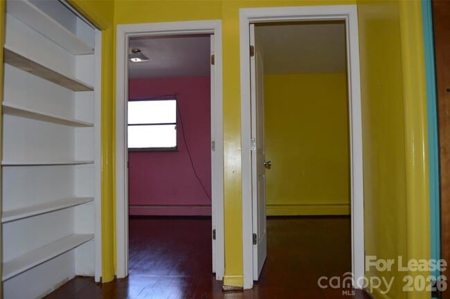 Building Photo - 516 S Green St