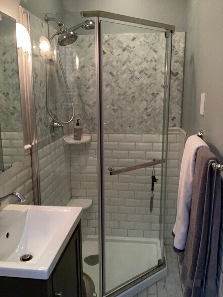 Bathroo mwith marble tile - 3741 4th St N