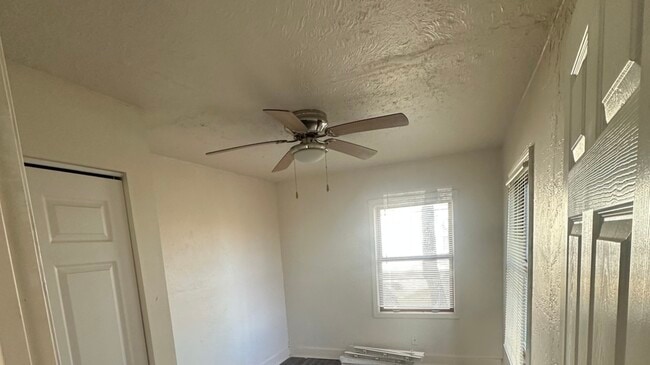 Building Photo - 410 Ivanhoe Rd