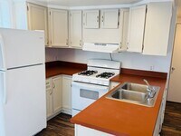 Building Photo - 4 bedroom, 1 bath. Pets Ok, Remodeled in 2...