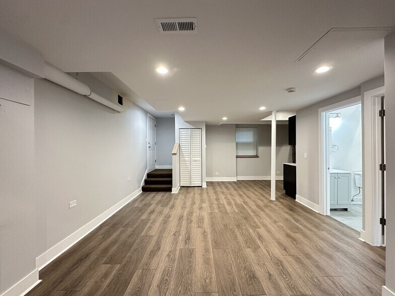 Building Photo - 5010 N Springfield Ave