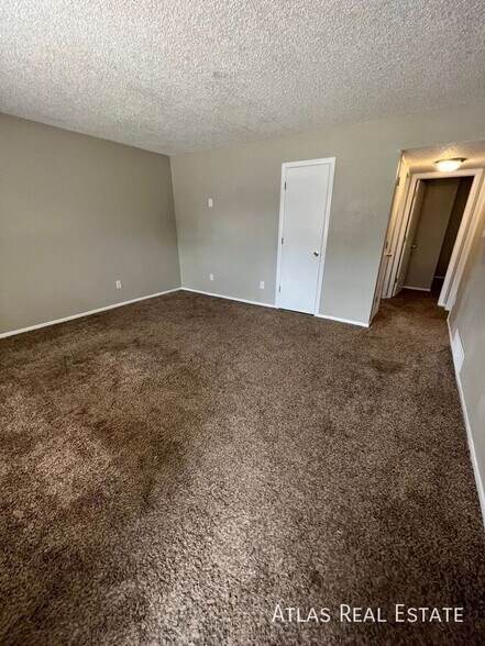Building Photo - 1017 Delaware Dr