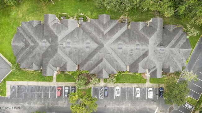 Building Photo - 940 Village Trail