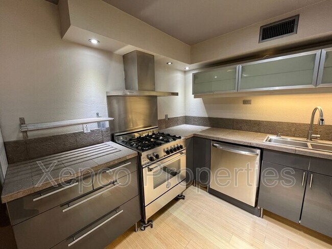 Building Photo - 2961 Sunflower Cir W
