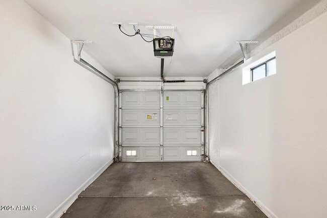 Building Photo - 935 N Granite Reef Rd