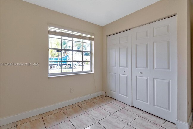 Building Photo - 13828 SW 283rd Terrace