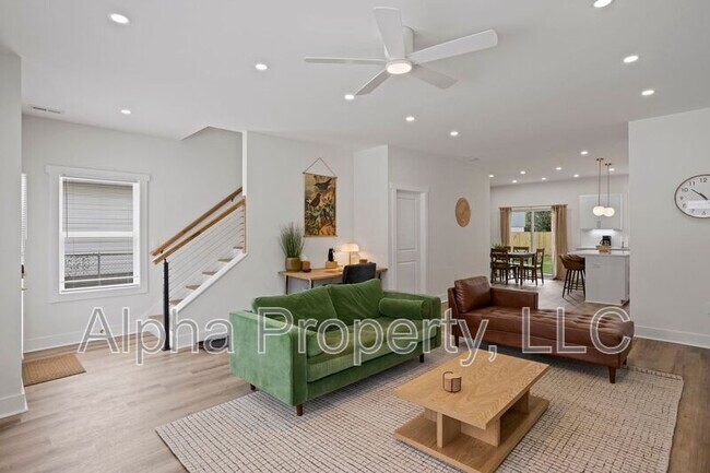 Building Photo - 5 McDade St