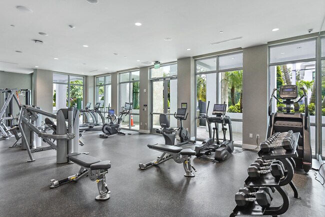 Building Photo - 485 E Royal Palm Rd