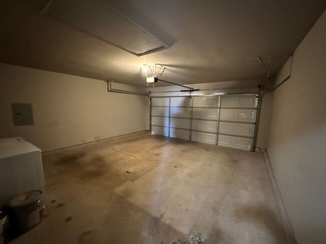 Building Photo - Beautiful 4 Bed 2 bath