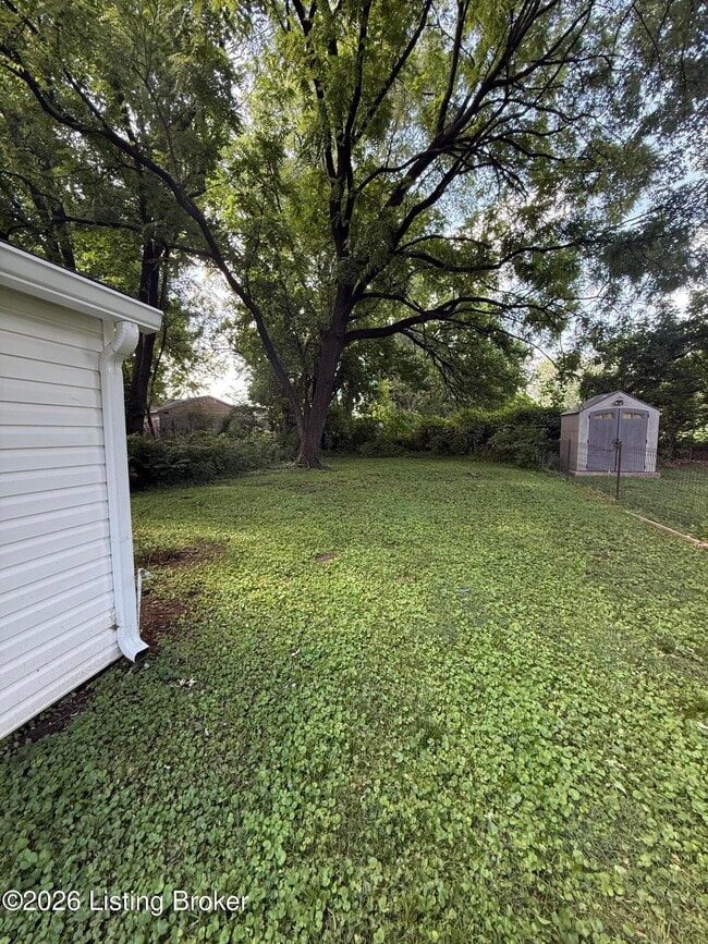 Building Photo - 1637 Thornberry Ave