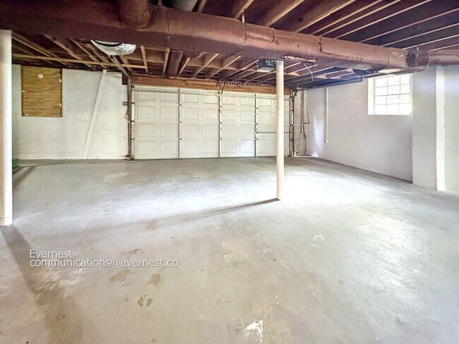 Building Photo - 976 Ridgewood Cir