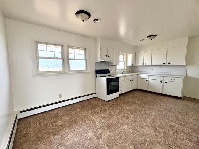 Building Photo - 3 Bedroom 1 Bathroom Rancher in Elizabethtown!