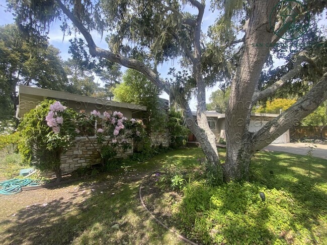 Building Photo - Spacious Three Bedroom Home in Carmel Hill...