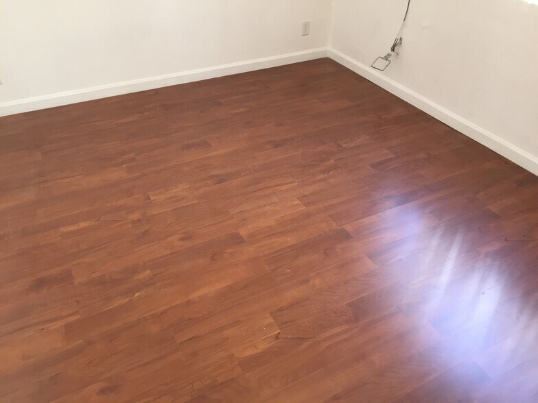 Building Photo - 2123 Alsace Ave