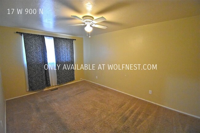 Building Photo - Lovely 4 Bed Orem Unit! No Deposit Option!