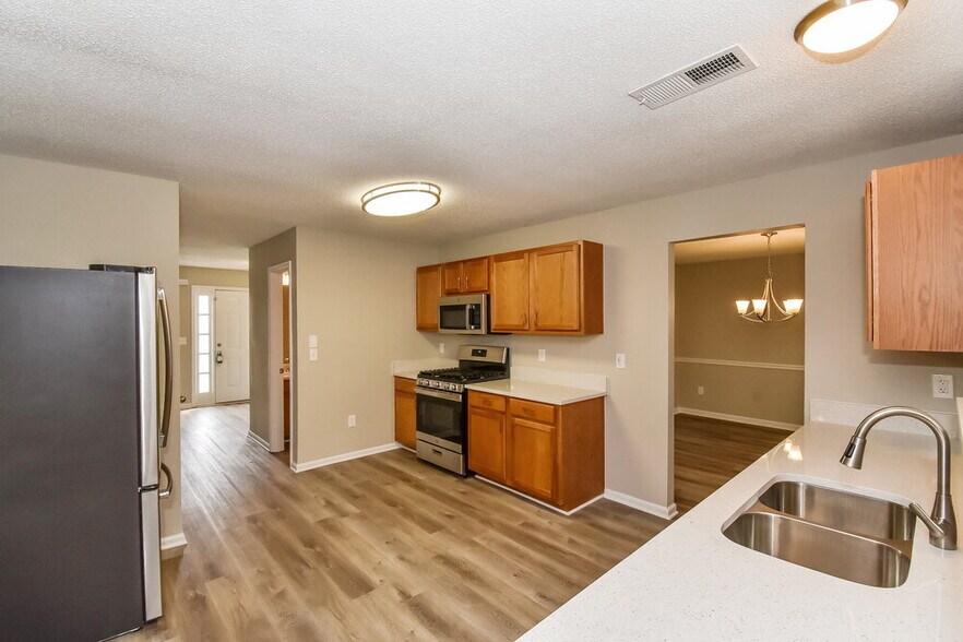 Building Photo - 146 Edison Dr