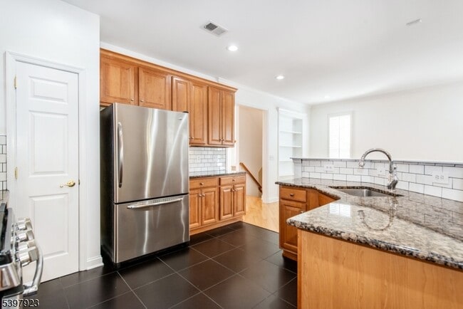 Building Photo - 43 S Shore Dr