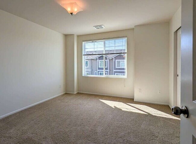 Building Photo - 3403 30th Dr