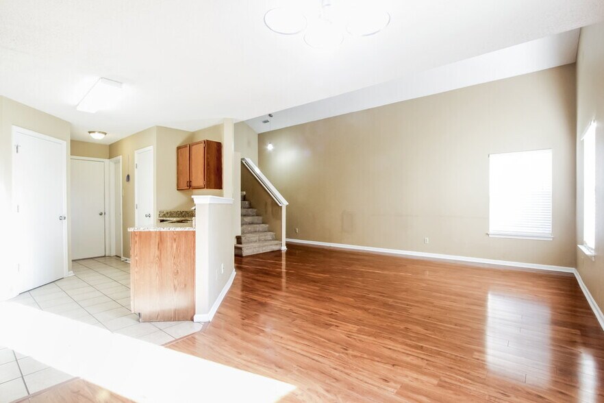 Building Photo - 10548 Glenayr Dr