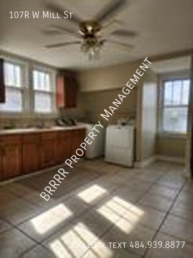 Building Photo - 107 W Mill St