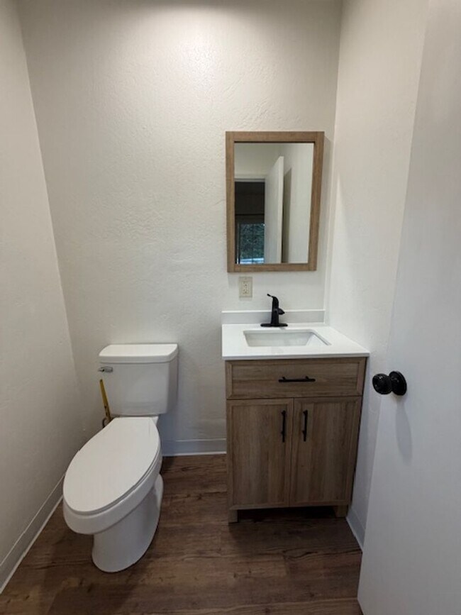 Building Photo - Newly Renovated Home Near Downtown Sonora