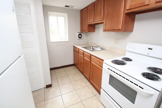 Interior Photo - SHILOH AVENUE -- 148
