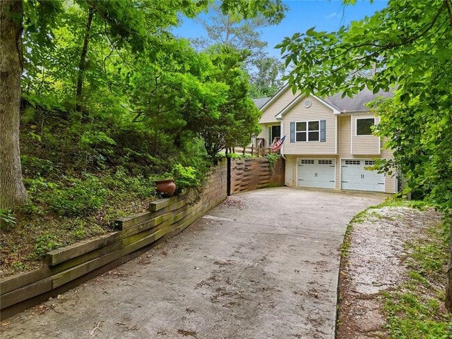 Building Photo - 166 Cove Hill
