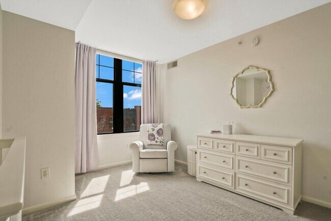 Building Photo - 1021 N Garfield St