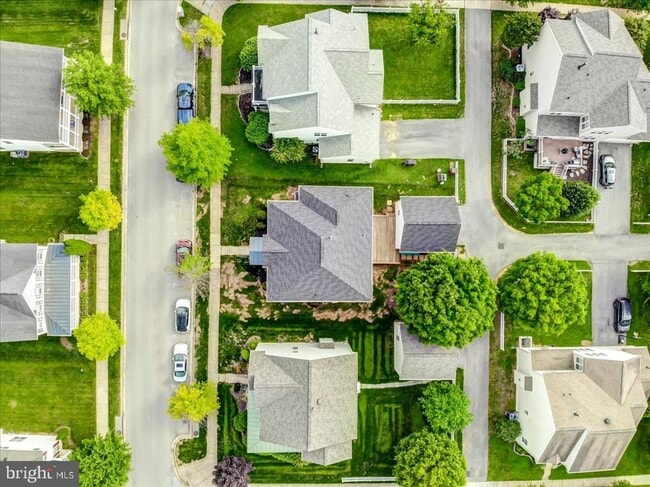 Building Photo - 240 Davis St