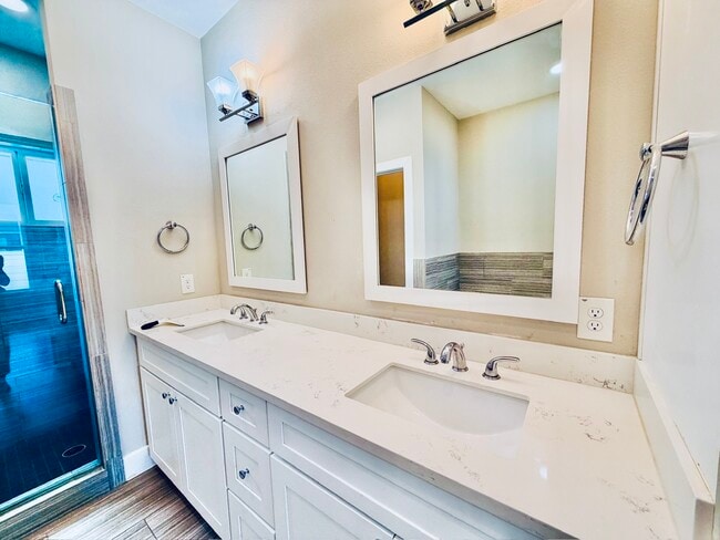 Building Photo - 2632 Bastrop St