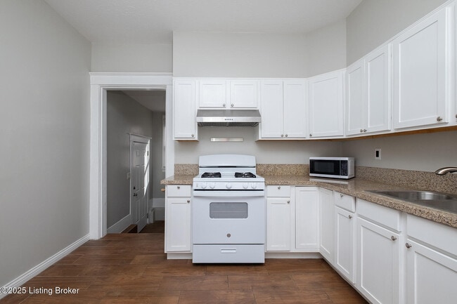 Building Photo - 925 W Evelyn Ave