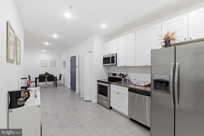 Building Photo - 925 N Broad St