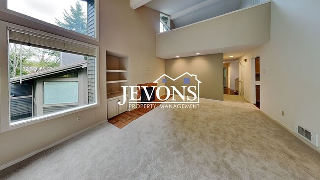 Building Photo - Top-floor 2-level condo with brand-new kit...