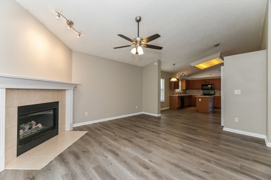 Building Photo - 12630 Richfield Blvd